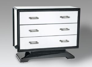 Bild 0088web Bevorzugt von der großen Pariser Gesellschaft, die Spiegelmöbel von Jacques Adnet